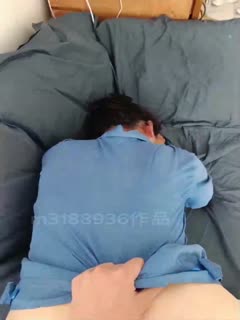 楼道保洁阿姨，偶遇打扫卫生，随即拉到屋里口交偷情内射